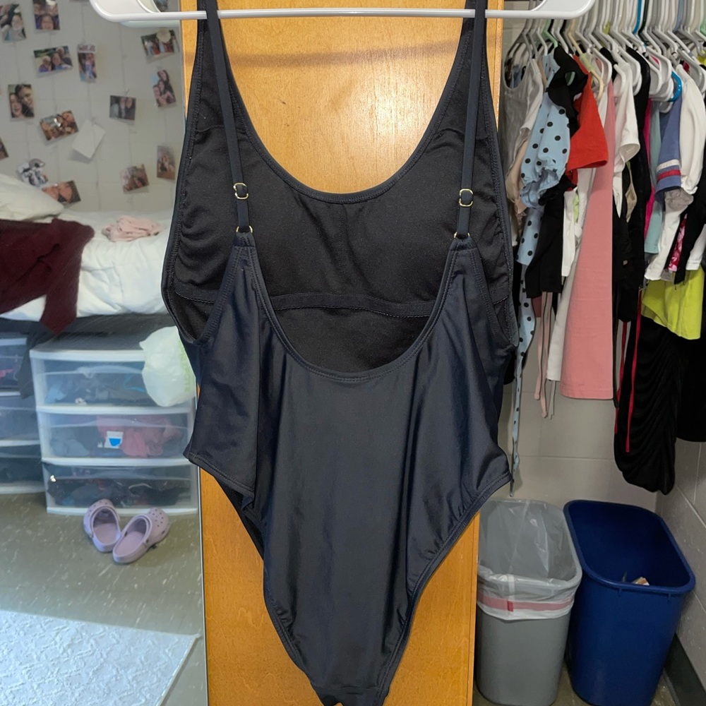 Low cut side one piece swimsuit